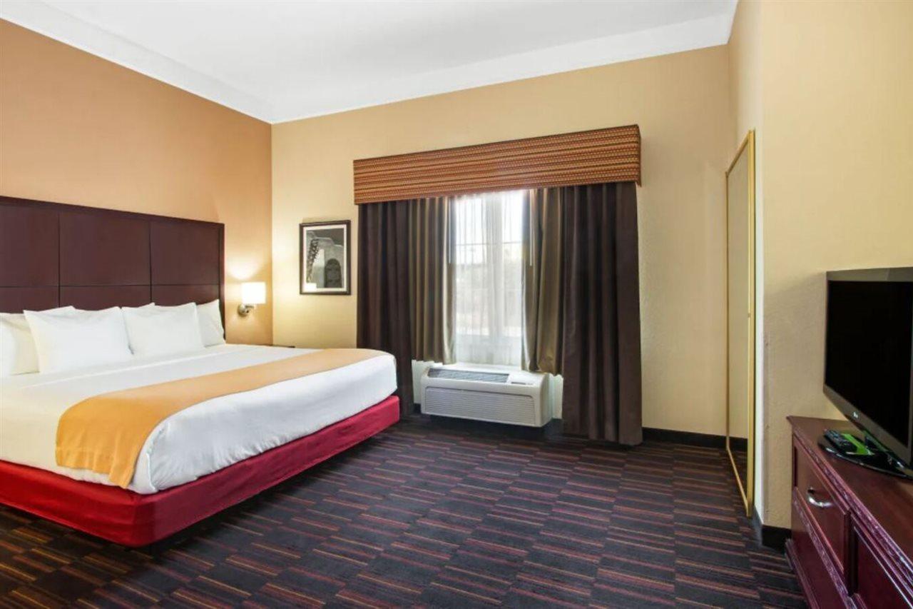 La Quinta Inn & Suites By Wyndham Albuquerque Midtown Экстерьер фото
