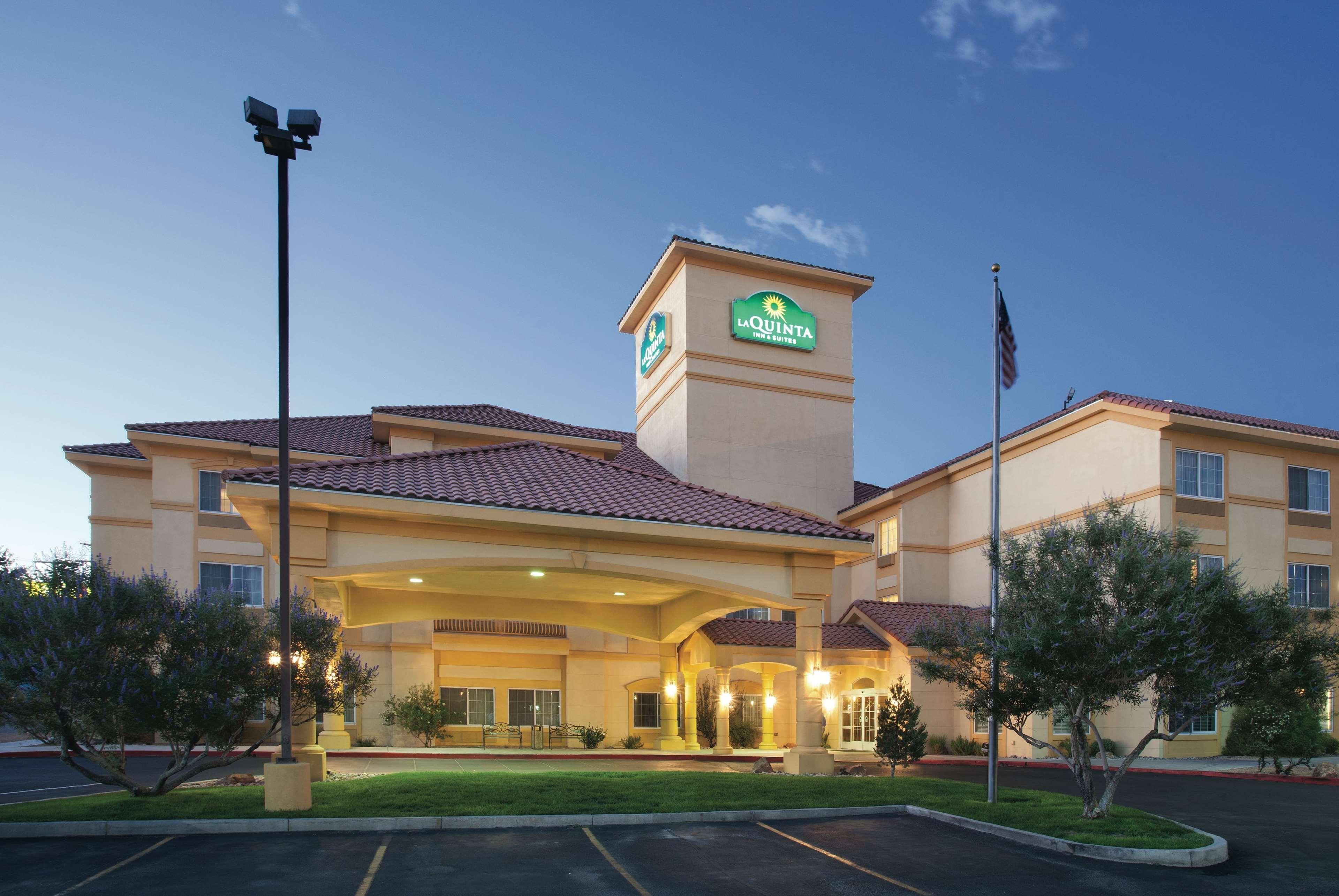 La Quinta Inn & Suites By Wyndham Albuquerque Midtown Экстерьер фото