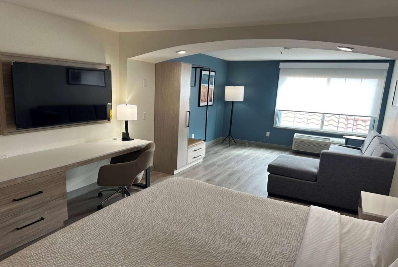 La Quinta Inn & Suites By Wyndham Albuquerque Midtown Экстерьер фото